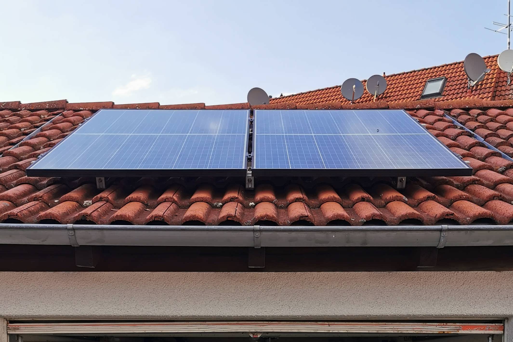 Fertige Solar Anlage auf der Garage